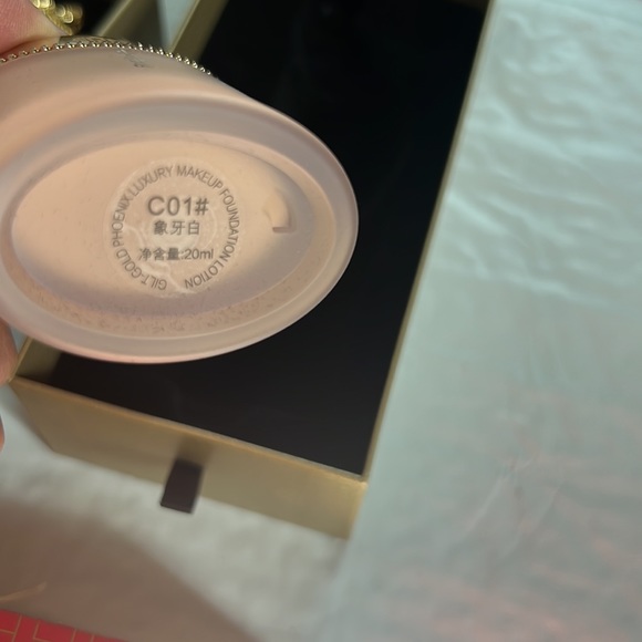 Makeup Foundation - Picture 3 of 3